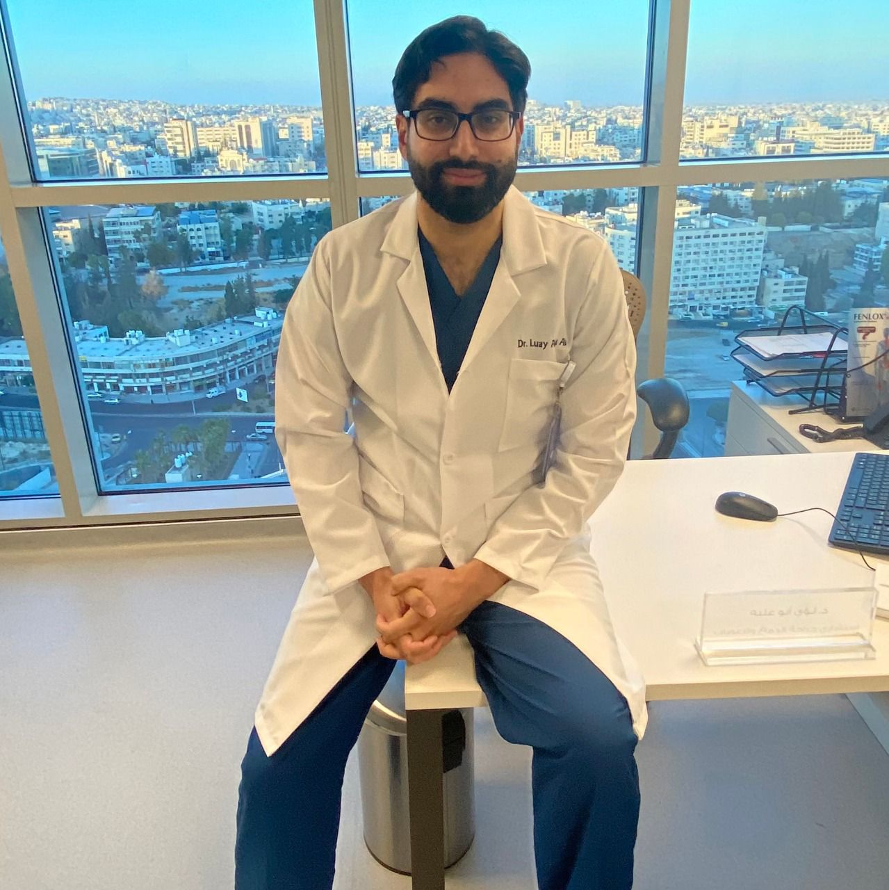 الدكتور لؤي ابو عليه استشاري جراحة الدماغ والأعصاب في قسم جراحة الأعصاب، مستشفى العبدلي الأردن